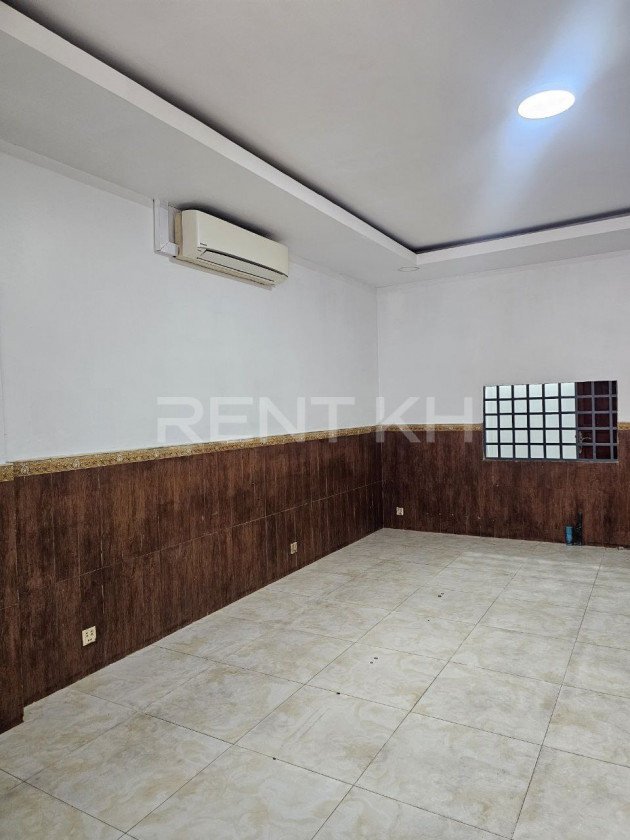Shophouse for Rent near Moha Montrei Pagoda , bkk2