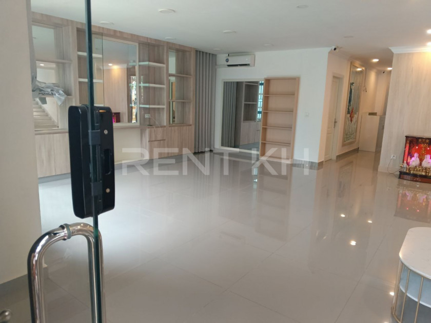 Single Villa for Rent at Borey Chip Mong Land 598