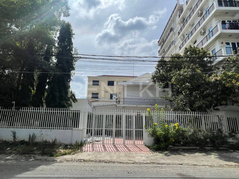Shop House for Rent at Khan Toul Kork