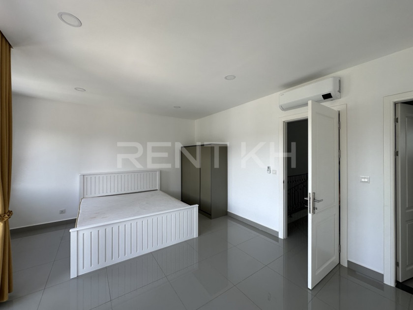 Twin Villa for Rent at Borey Chip Mong Land Grand Phnom Penh City
