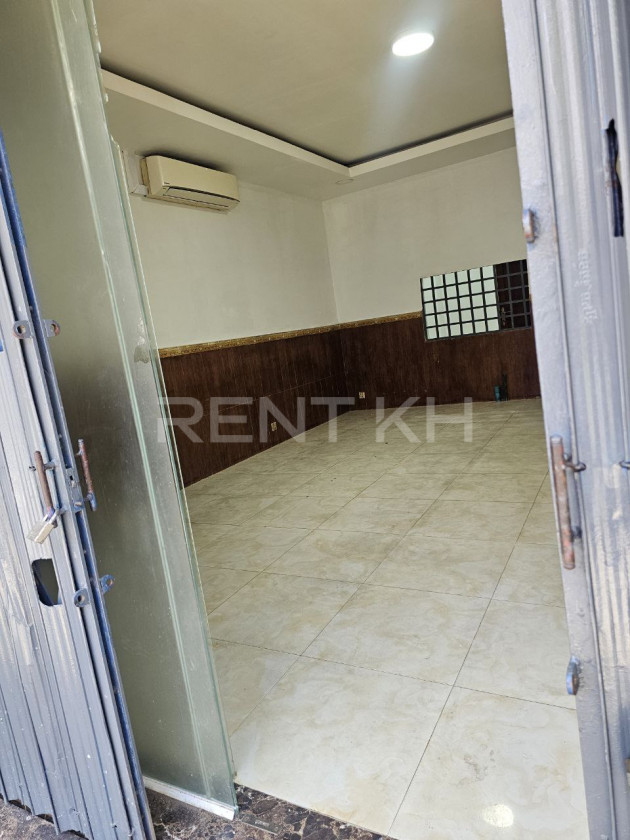 Shophouse for Rent near Moha Montrei Pagoda , bkk2