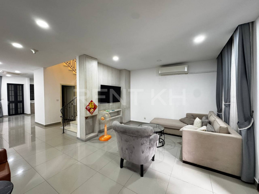 Twin Villa for Rent at Borey Chip Mong Land 598