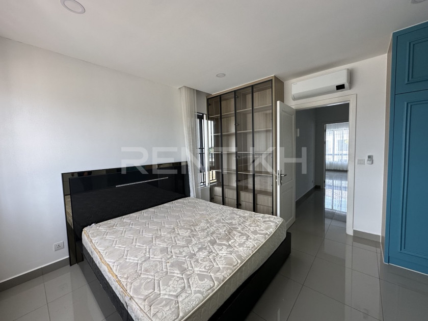 Twin Villa for Rent at Borey Chip Mong Land Grand Phnom Penh City