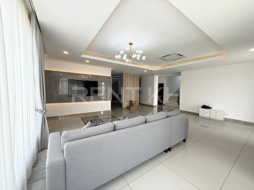 Single Villa for Rent at Borey Chip Mong