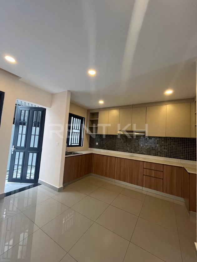 Link Villa for Rent at Borey Chip Mong Land 598