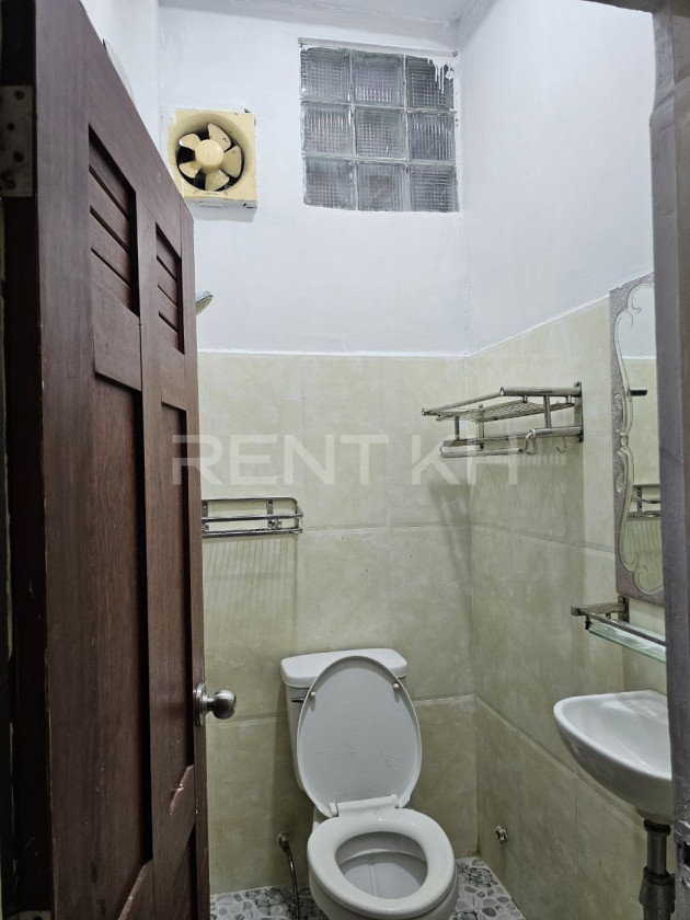 Shophouse for Rent near Moha Montrei Pagoda , bkk2