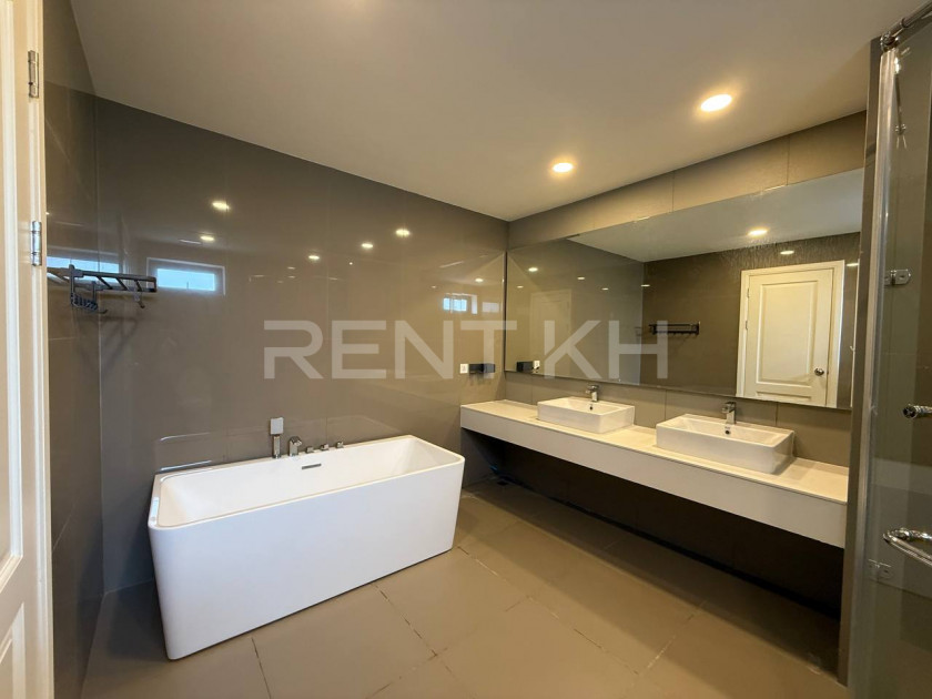 Single Villa for Rent at Borey Chip Mong