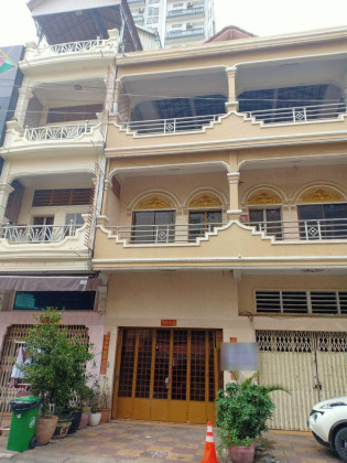 Shophouse Near Tuol Tumpung Market Flat in Phnom Penh Capital