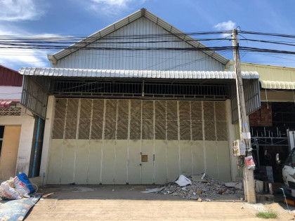 ឃ្លាំងនៅព្រៃទា Warehouse in Phnom Penh Capital