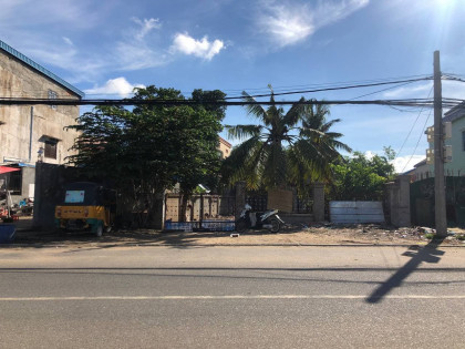 ដីនៅជ្រោយចង្វា Land in Phnom Penh