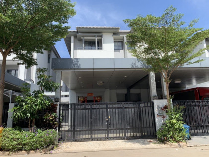 វីឡាភ្លោះនៅបុរីជីបម៉ុង 598 Villa in Phnom Penh Capital