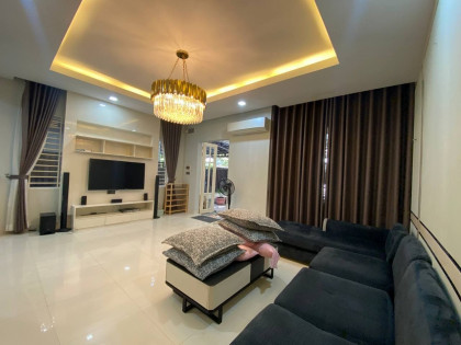 បុរីប៉េងហួតបឹងស្នោរ Villa in Phnom Penh Capital