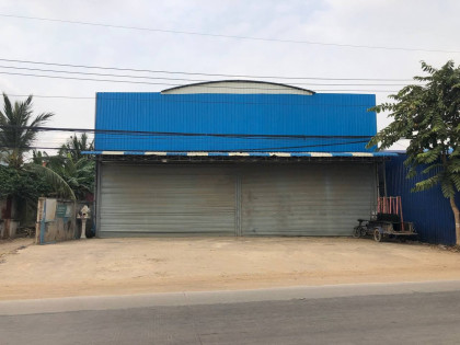 ឃ្លាំងអាជីវកម្មនៅឃ្មួញ Warehouse in Phnom Penh Capital