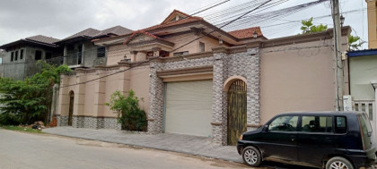 Villa At Sangkat Tuek Thla Villa in Phnom Penh Capital