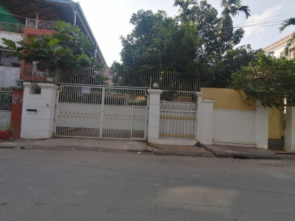 ផ្ទះនៅបឹងត្របែក Flat in Phnom Penh Capital