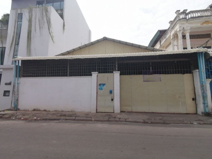 ឃ្លាំងនៅទួលទំពូង Warehouse in Phnom Penh Capital