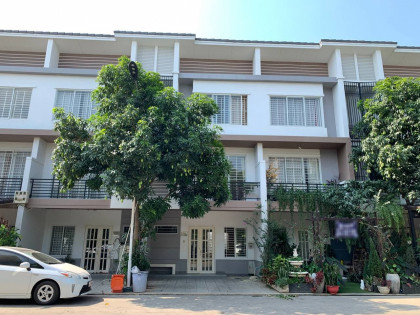 ផ្ទះជួលនៅបុរីប៉េងហួត Villa in Phnom Penh Capital