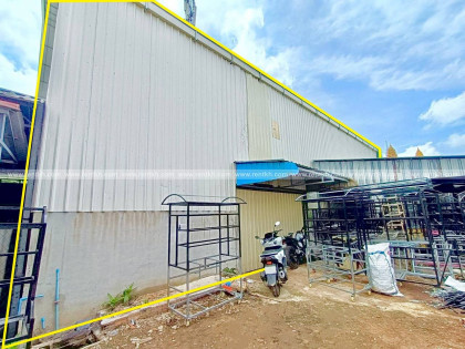 ឃ្លាំងនៅចោមចៅ Warehouse in Phnom Penh Capital