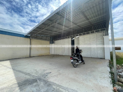 ឃ្លាំងនៅកាកាប Warehouse in Phnom Penh Capital