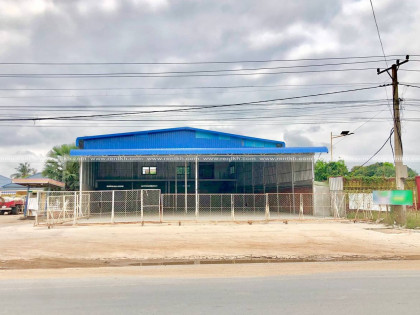 ឃ្លាំងនៅជ្រោយចង្វារ Warehouse in Phnom Penh Capital