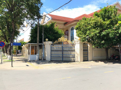 Villa Near Preah Sisowat High School Villa in Phnom Penh Capital