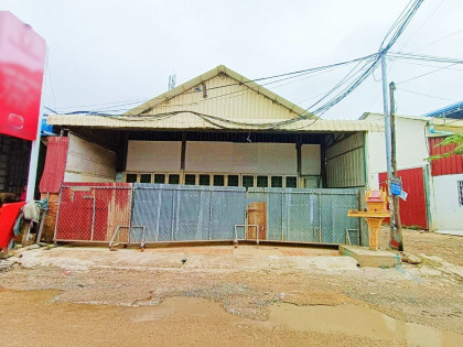 ឃ្លាំងនៅចោមចៅ Warehouse in Phnom Penh Capital