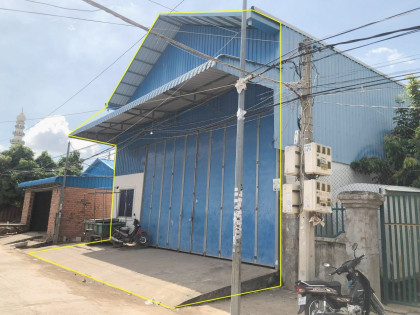 ឃ្លាំងនៅជ្រោយចង្វា Warehouse in Phnom Penh Capital