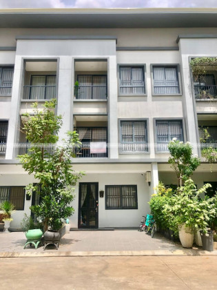 ផ្ទះបុរីជីបម៉ុងឬស្សីកែវ Flat in Phnom Penh Capital