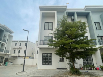 Link House for Rent at Borey Arata Villa in Phnom Penh Capital