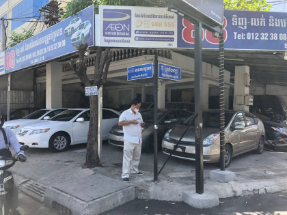 The Corner Warehouse Near Limkokwing University Warehouse in Phnom Penh Capital