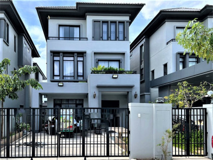 Villa Queen B At ChipMong Park Land 50m Villa in Phnom Penh Capital