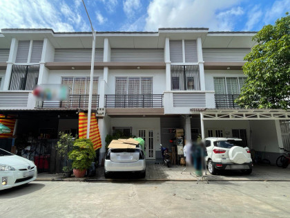 វីឡាកូនកាត់នៅបុរីប៉េងហួត Villa in Phnom Penh Capital