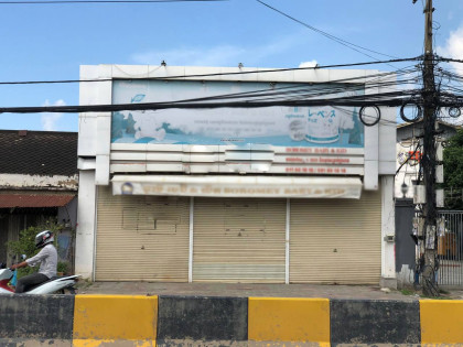 Shophouse  On National Road 2 At Chak Angree Kroam Flat in Phnom Penh Capital