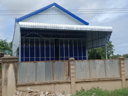 ឃ្លាំងអាជីវកម្មនៅកំបូល Warehouse in Phnom Penh Capital