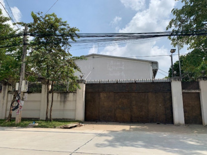 ឃ្លាំងនៅសែនសុខ(ជិតផ្សារបឺងបៃតង) Warehouse in Phnom Penh Capital
