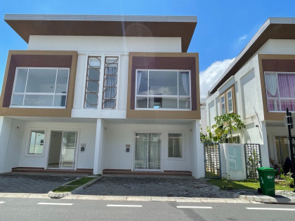 វីឡាកូនកាត់សម្រាប់ជួលនៅបុរីអគីដេ​ជ្រោយចង្វារ Villa in Phnom Penh Capital