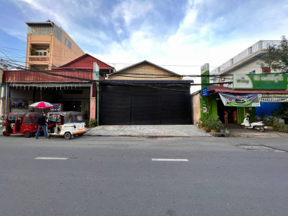 ឃ្លាំងអាជីវកម្មនៅទួលគោក Warehouse in Phnom Penh Capital