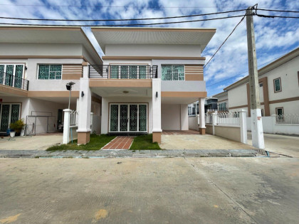 វីឡាសម្រាប់ស្នាក់នៅបុរី DL residence Villa in Phnom Penh Capital