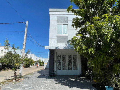 ផ្ទះល្វែង  នៅបុរីពិភពថ្មីឈួកវ៉ា៣ Flat in Phnom Penh Capital