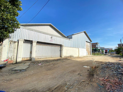 ឃ្លាំងស្តុកទំនិញ  នៅព្រៃទា Warehouse in Phnom Penh Capital