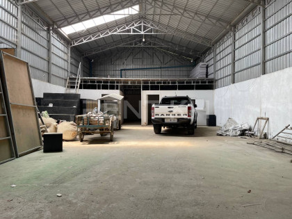 ឃ្លាំងនៅជិតផ្សារទួលពង្រ Warehouse in Phnom Penh Capital