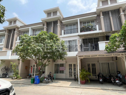 ផ្ទះជួលនៅជិតផ្សារប៉េសេ Villa in Phnom Penh Capital