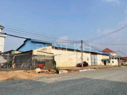 ឃ្លាំងនៅឬស្សីកែវ Warehouse in Phnom Penh Capital