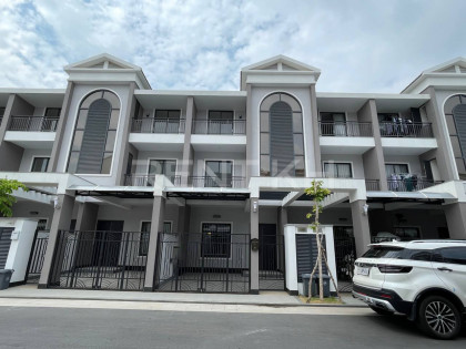 ផ្ទះជួលនៅជ្រោយចង្វារ Villa in Phnom Penh Capital