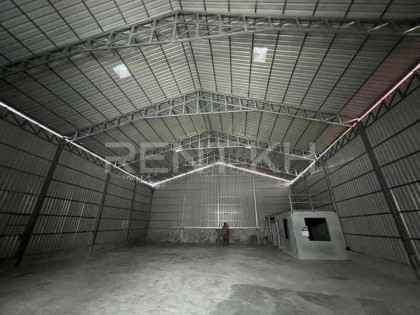 ឃ្លាំងនៅក្រាំងធ្នង់ Warehouse in Phnom Penh Capital