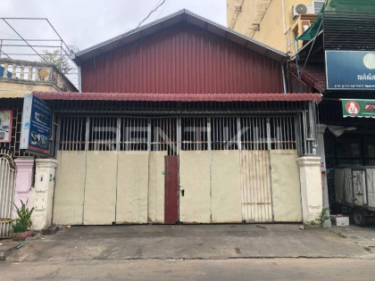 ឃ្លាំងអាជីវកម្មនៅទួលគោក Warehouse in Phnom Penh Capital