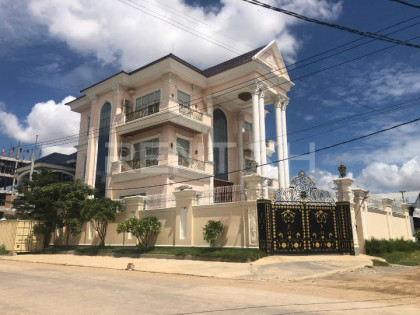 វីឡាទោលកែងជួលនៅឬស្សីកែវ Villa in Phnom Penh Capital