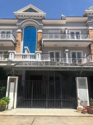 វីឡានៅបុរីវិមានភ្នំពេញ Villa in Phnom Penh Capital