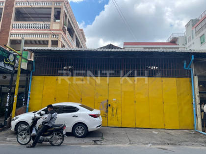 ឃ្លាំងនៅបឹងសាឡាង Warehouse in Phnom Penh Capital