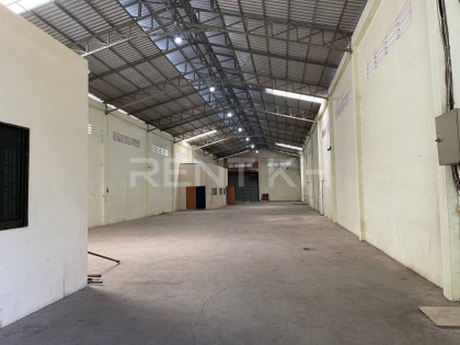 ឃ្លាំងជួលនៅជ្រោយចង្វារ Warehouse in Phnom Penh Capital